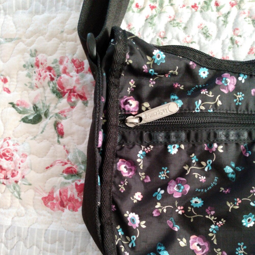 Nwot, black floral lesportsac crossbody. - Picture 15 of 16